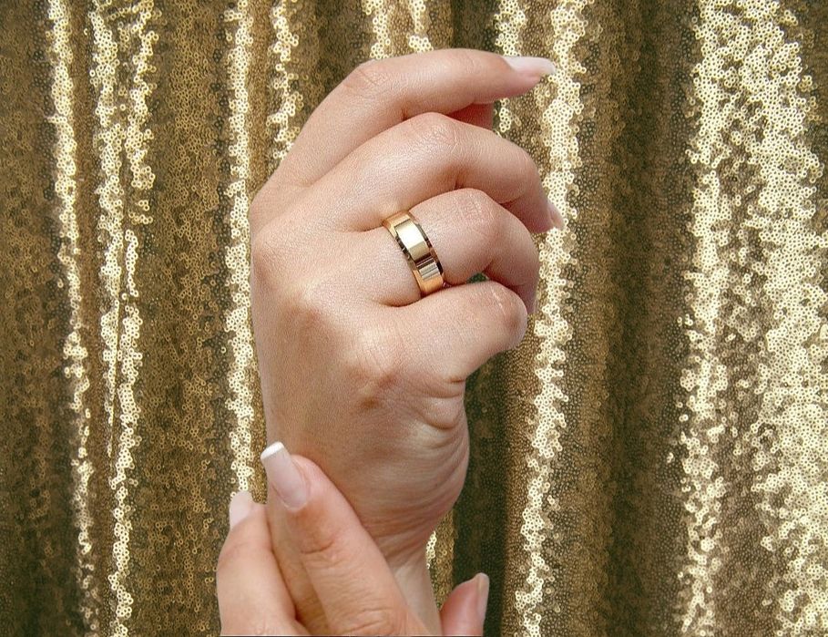 Elegancka Fazowana Złota Obrączka Ślubna