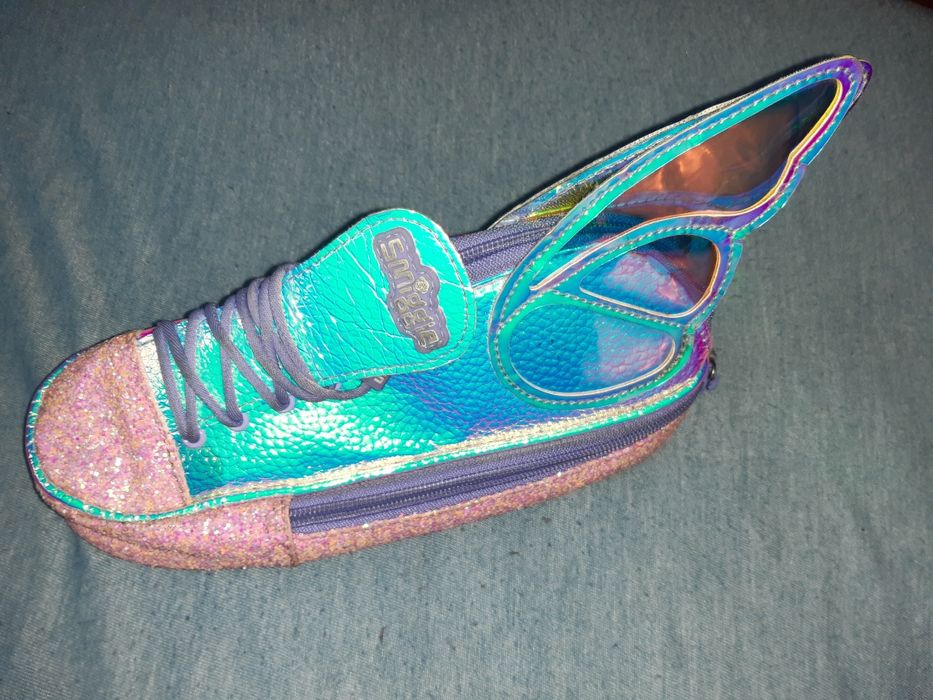 Piórnik dziewczęcy but