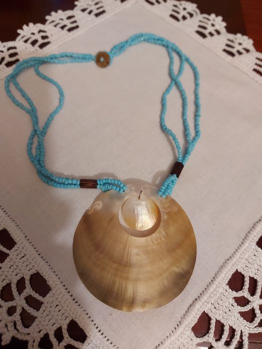 Colar Turquesa de Missangas c/ Medalhão, tam° 50cm.