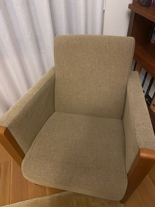 Cadeirao de sala, vendo individual ou o par. Vor cadtanho com patas em