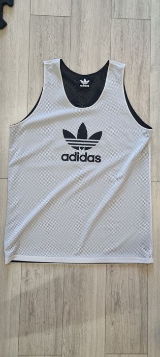 Adidas L.       .