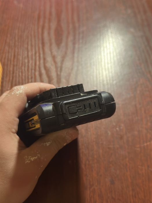 Komplect/zestaw Dewalt DCF845 + Bateria 2Ah + ladowarka