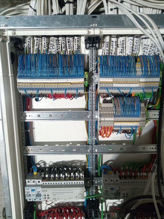 ELEKTRYK  Usługi elektryczne