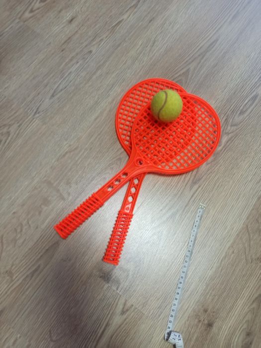 Гра в бомбінтон ракетки