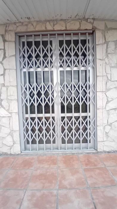 Grade de ferro com fechadura