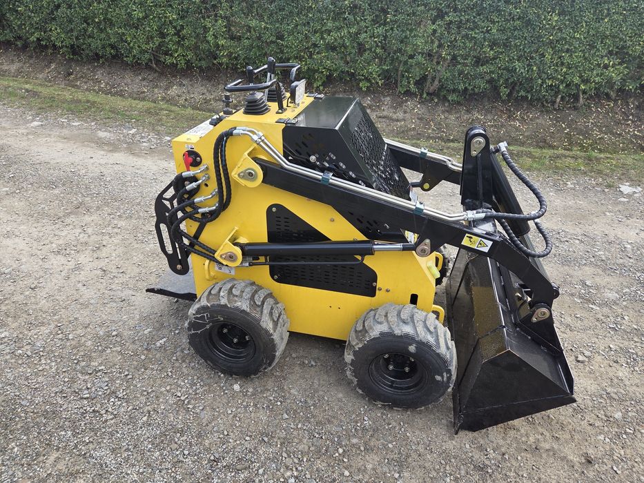 Miniładowarka Skid-Steer na kołach 4x4 ##nie.bobcat.avant#