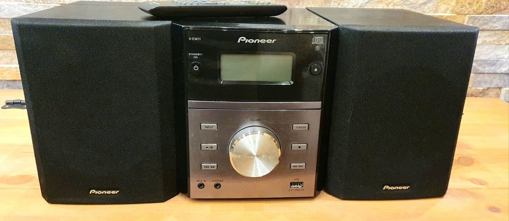 Mini wieża Pioneer  X- EM11 .