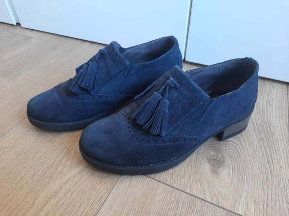 Sapatos azuis em camurça estilo mocassin