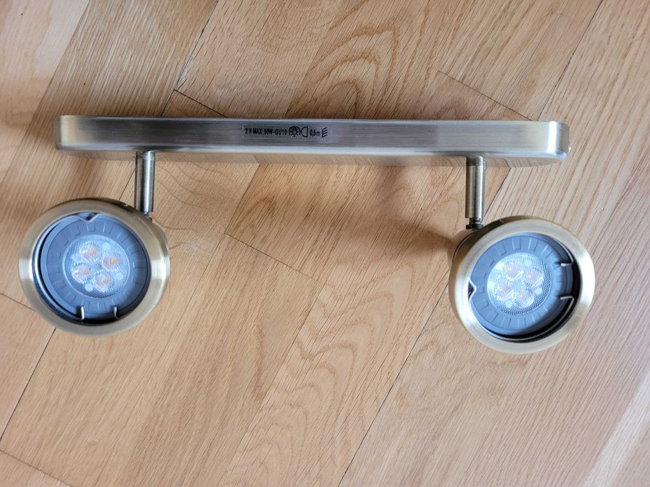 lampa z dwoma żarówkami led