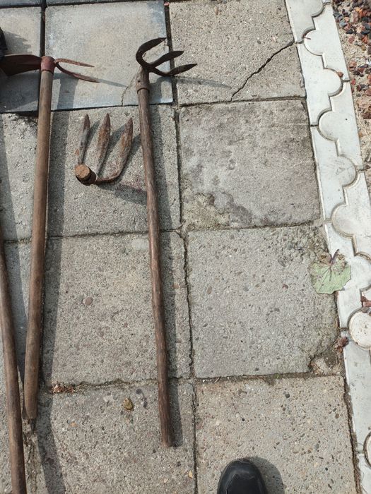 Stare narzędzia ogrodnocze