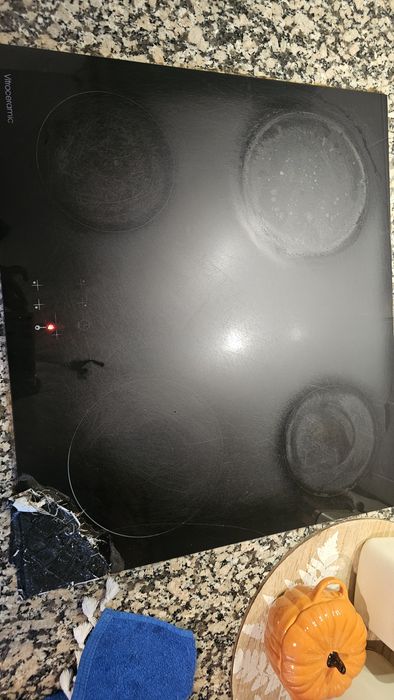 Placa e fogão a funcionar