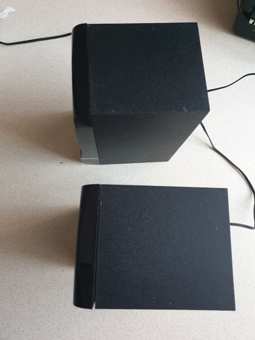 Dwa głośniki Esperanza do wieży