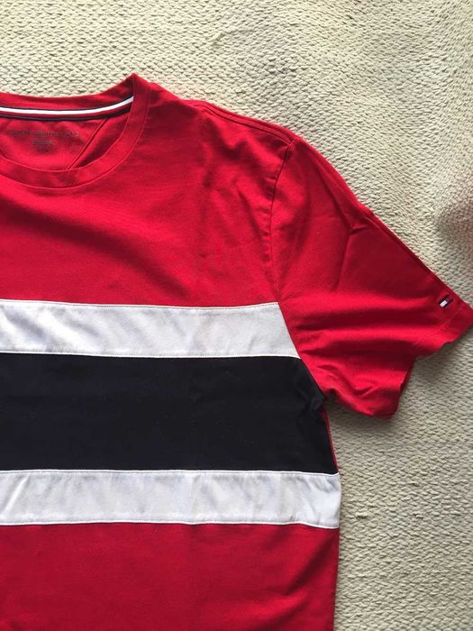 T-Shirt -- Tommy Hilfiger -- Tam. L  ( Unisexo )