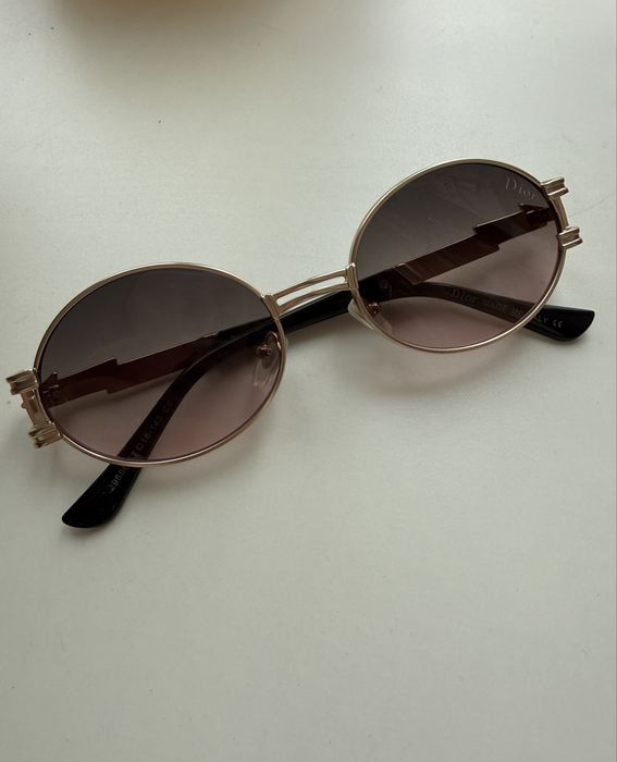 Коричневі сонцезахисні окуляри