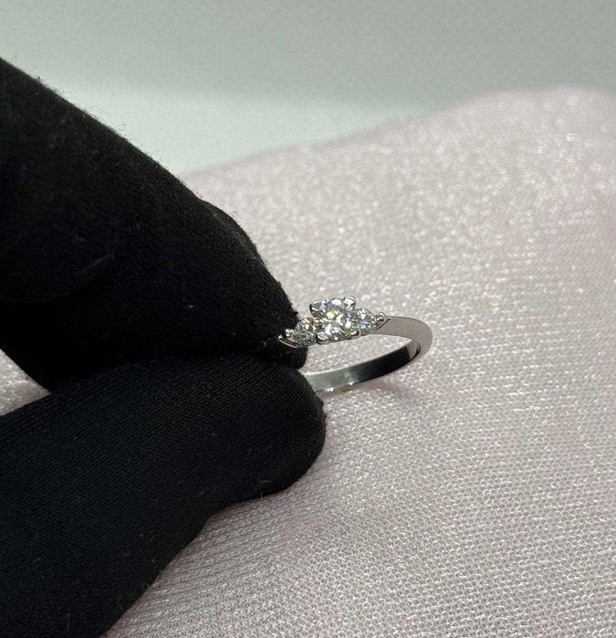 каблучка з діамантами