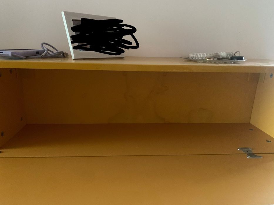 Móvel descontinuado amarelo do ikea