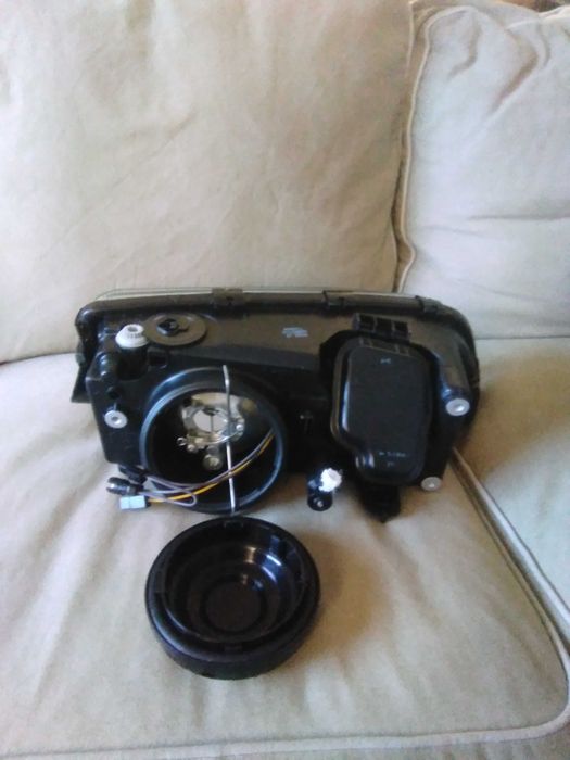 Farol Volvo V70 Novo