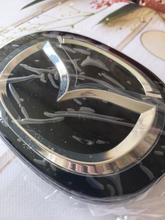 Емблема Mazda CX5 під радар-дистронік
