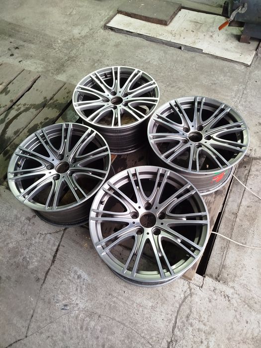 Диски BMW . j 8x17. 5x120. ET30. DIA72.6