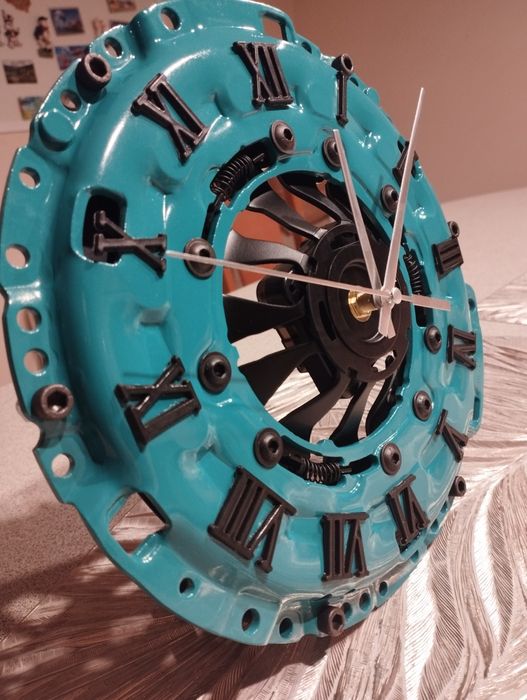 Zegar z docisku sprzęgła