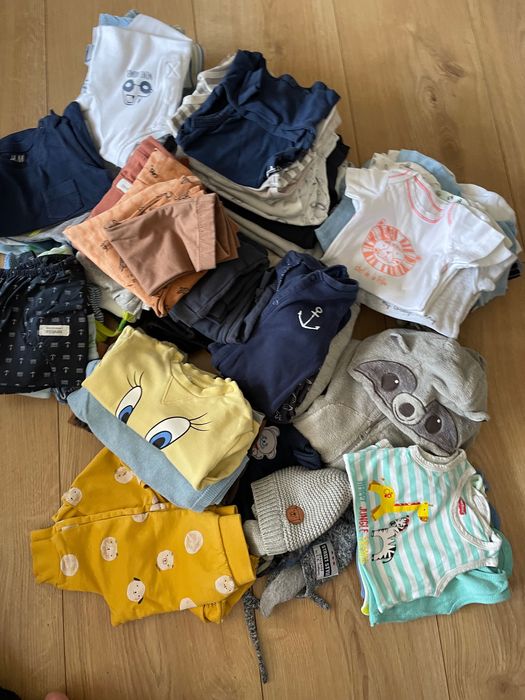 Paczka ubrań dla niemowlaka w rozmiarze 56/62