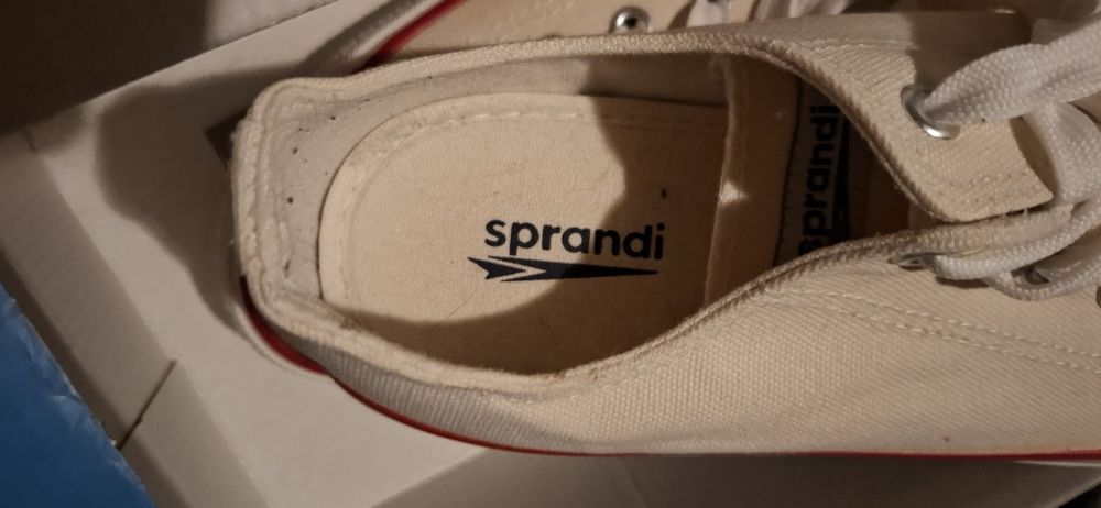 TRAMPKI NISKIE Sprandi Białe 43