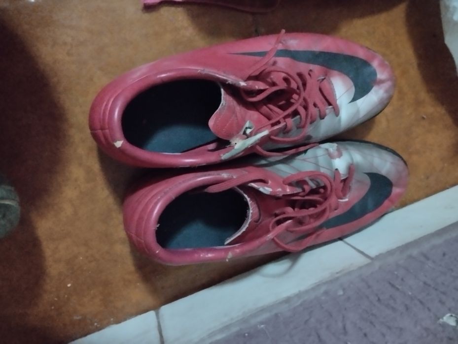 Chuteiras número 43