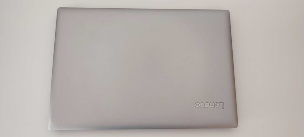 Lenovo Ideapad 330  Intel Core i5-8250U/8 GB/224GB SSD/15.6" + OFERTA