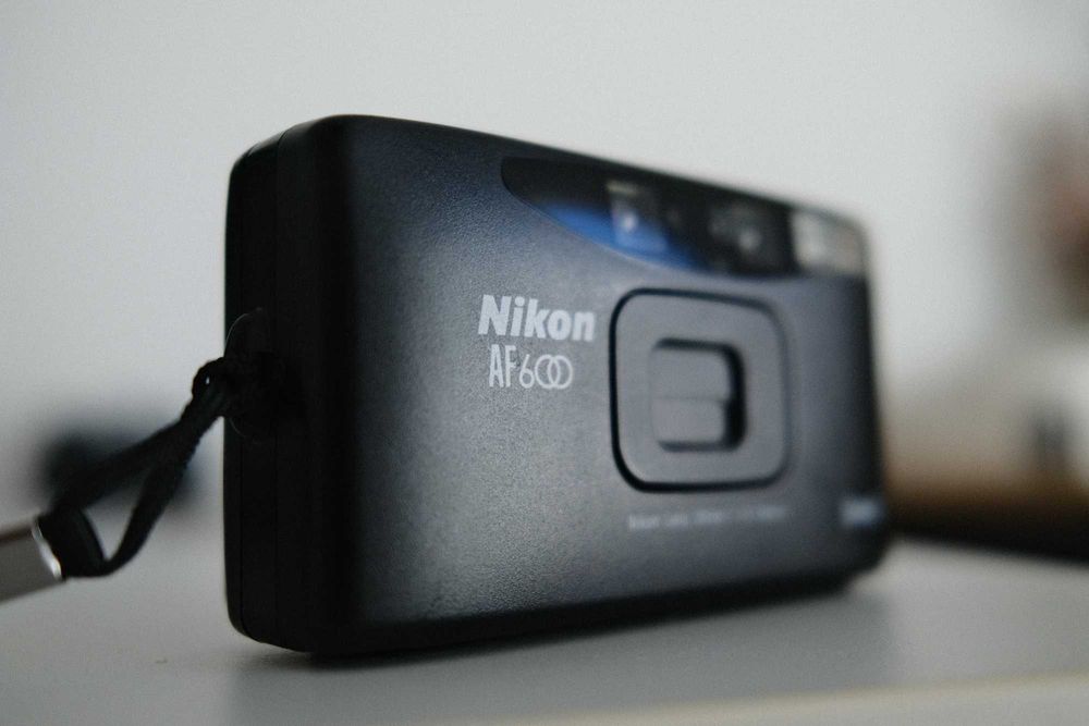 Nikon AF600 Analógica Point & Shot