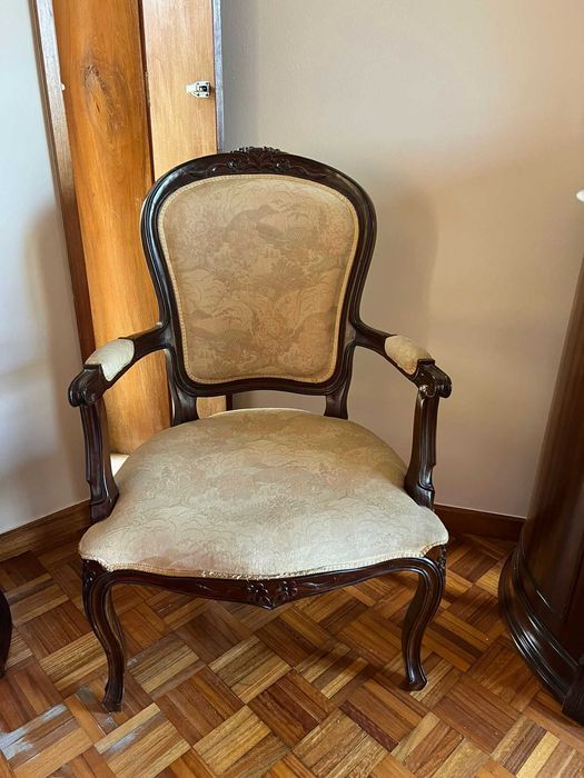 Quarto em madeira cerejeira  em bom estado