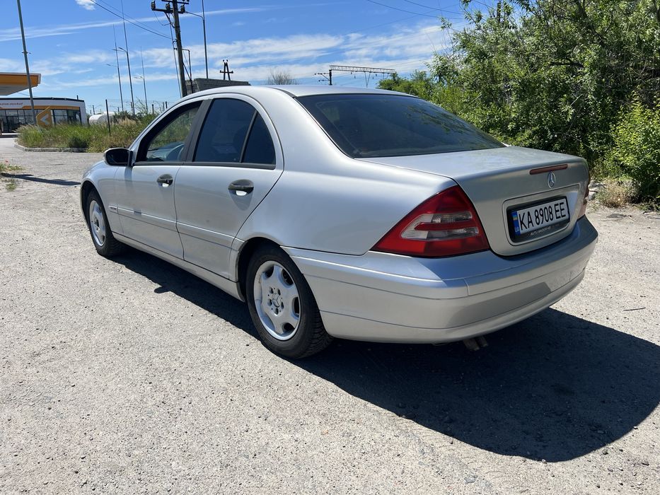 Mercedes Benz C180