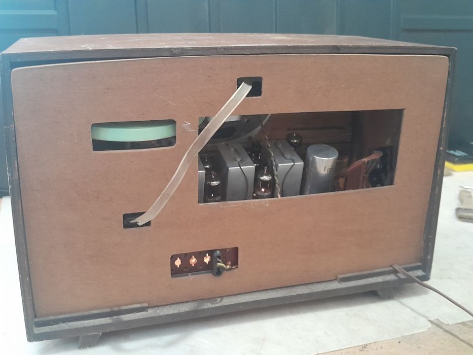 Rádio a válvulas Biennophone Celerina de 1960