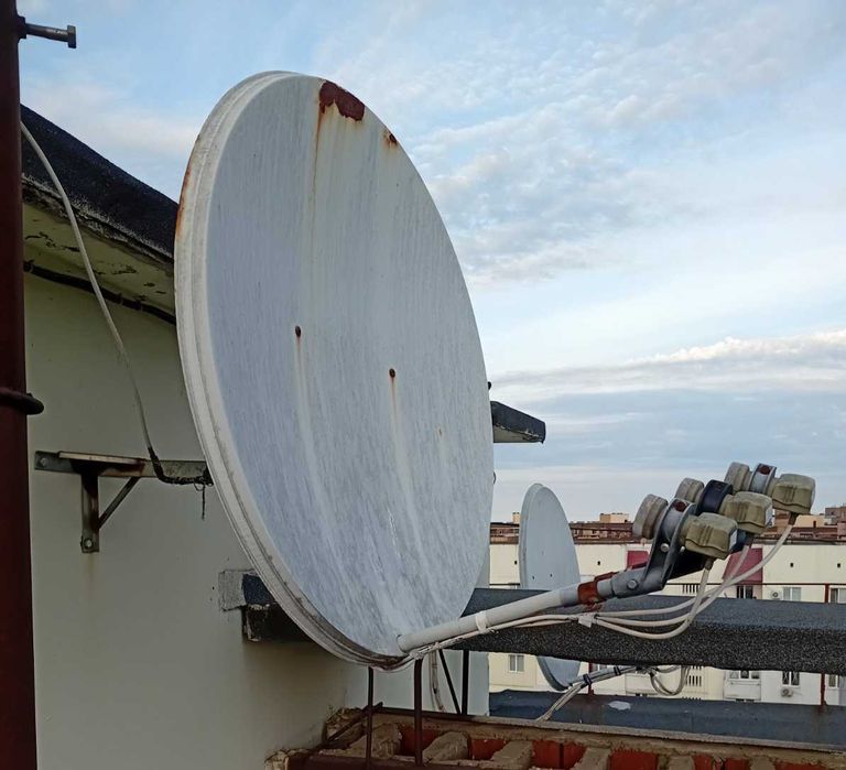 Супутникова антенна