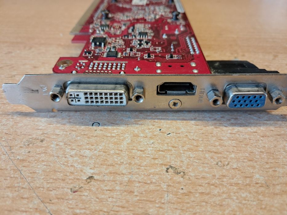 Відеокарта Asus Radeon HD5450 512 МБ працює