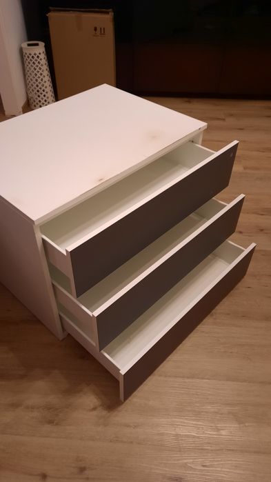Cómoda IKEA cinza/branco