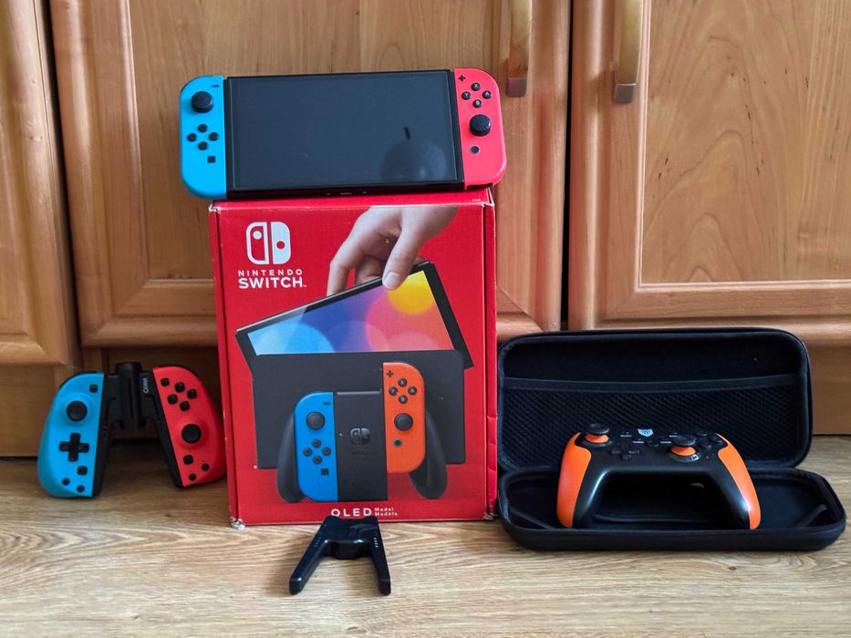Używany Nintendo Switch OLED + karta pamięci 256GB Samsung + dodatki!