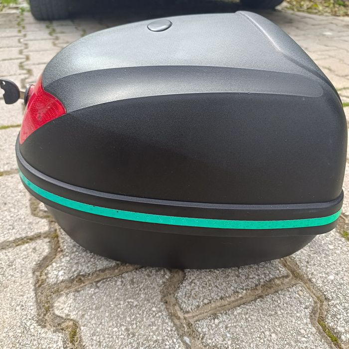 Mala para Scooter  Preto e Vermelho. Capacidade 28litros.