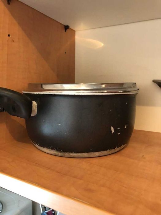 panela preta com testo