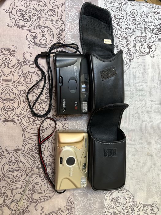 Плівкові фотоапарати Minolta F10BF та Skina SK-222 (Vintage)