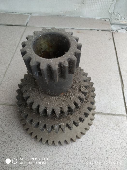 Блок шестерень  кпп газ 52