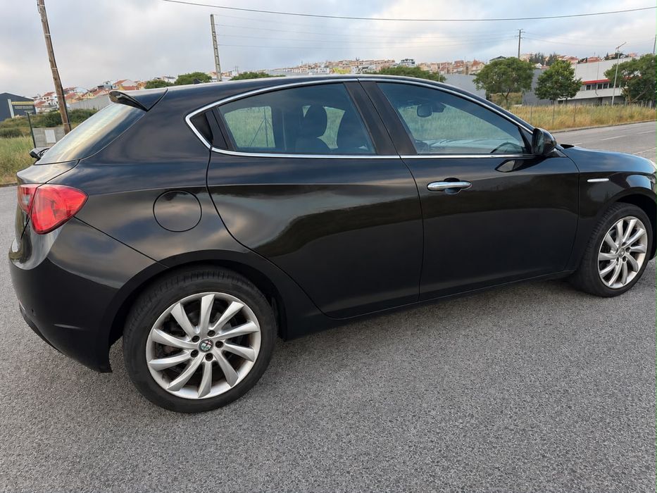 Alfa Romeo Giulietta 1.6 JTDm Distinctive | 105 CV | 6 velocidades | Dez. 2013 | 194.000 Km