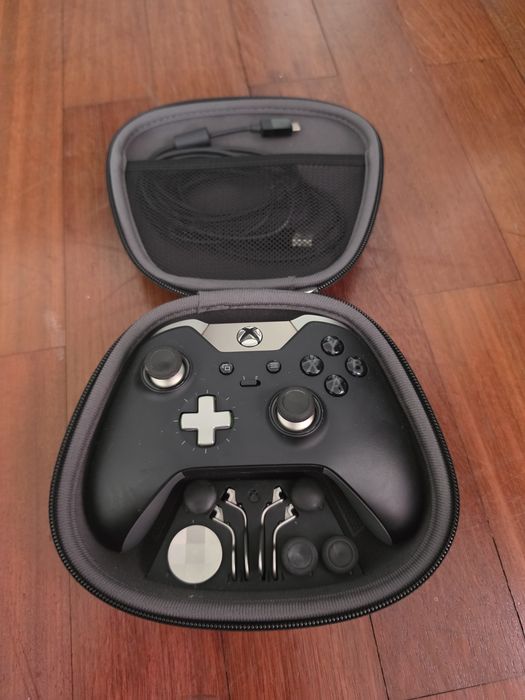 Comando Xbox Elite Wireless Controller + Estojo e Acessórios