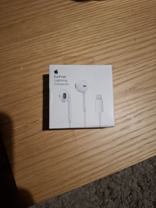 Apple EarPods lightning connector