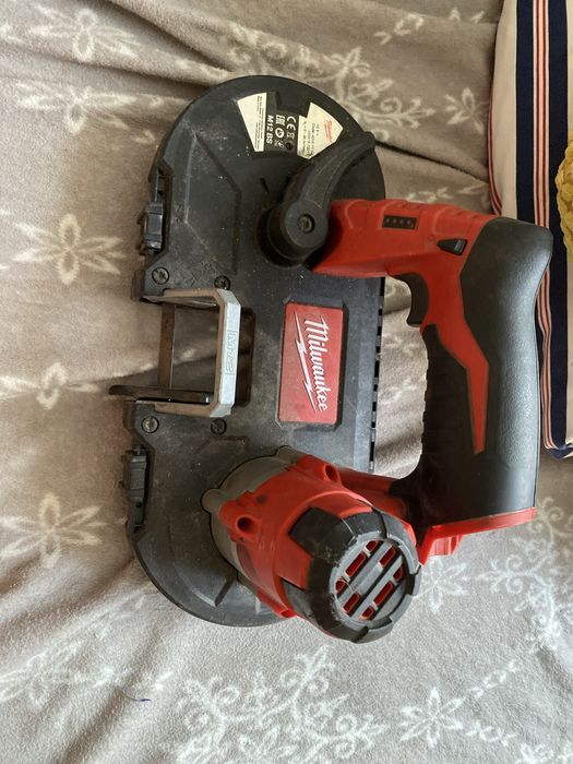 MILWAUKEE M12 BS-0 PIilarka Taśmowa Akumulatorowa