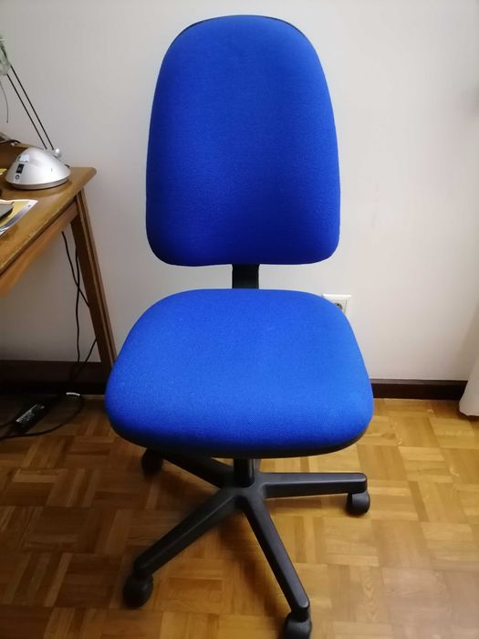 Cadeira de escritório como nova