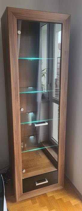 Witryna z podświetleniem BRW