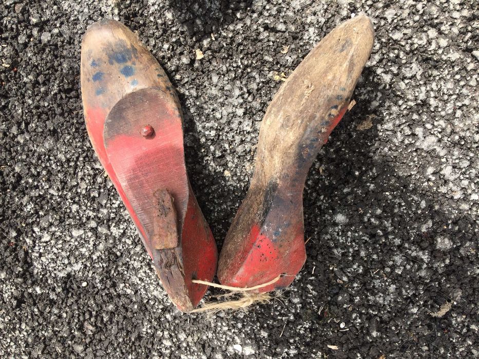 Lote de moldes antigos, em madeira, para fazer sapatos