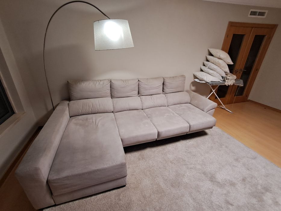 Sofá com chaise Longue