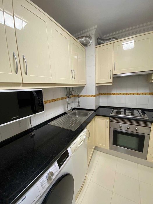 Quarto mobilado na Encarnação | Metro à porta | 530€ com despesas incluídas