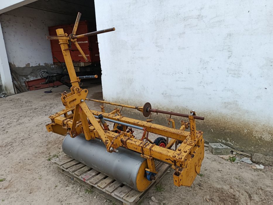 Máquina de espalhar plástico